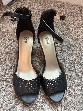 FIONI Clothing Black Scalloped Laser-Cut Ankle Strap Heels